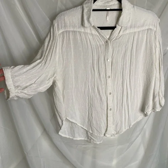 Free People Size XS Swiss Dot Textured White Button Down Front Tie Top - Picture 4 of 9